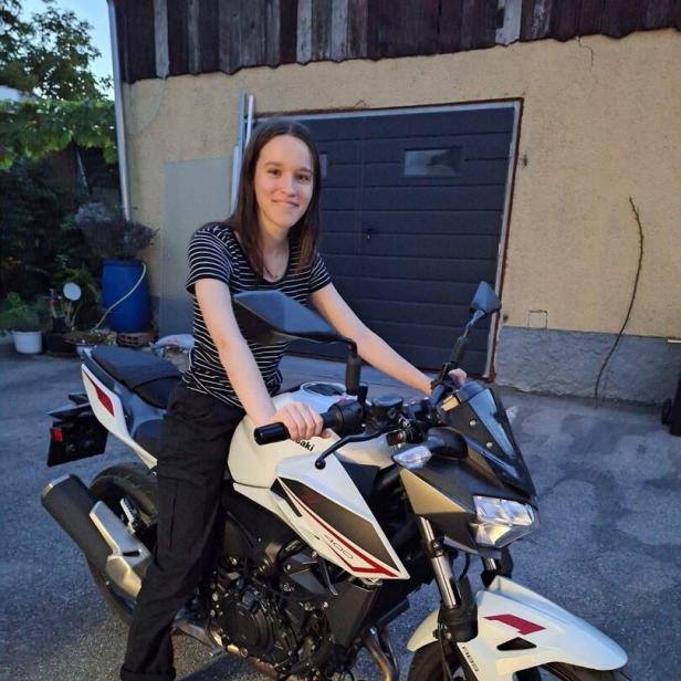 Amelie B. und ihr Motorrad