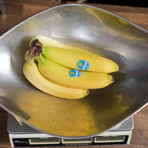Bananen der Marke Chiquita werden abgewogen