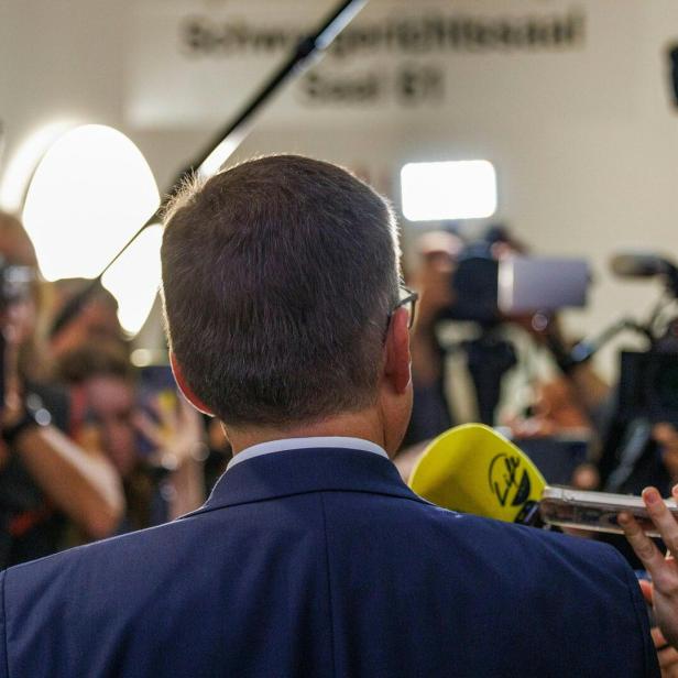 BEGINN DES PROZESSES GEGEN ÖVP-KLUBOBMANN WÖGINGER UND ZWEI BEAMTE WEGEN AMTSMISSBRAUCHS BEI POSTENBESETZUNG: WÖGINGER