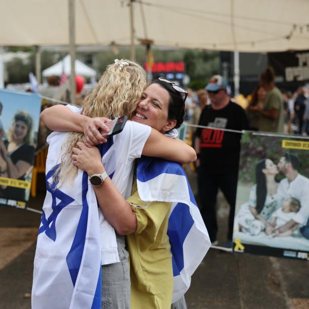 Celebrations in Tel Aviv after Gaza peace deal announcement