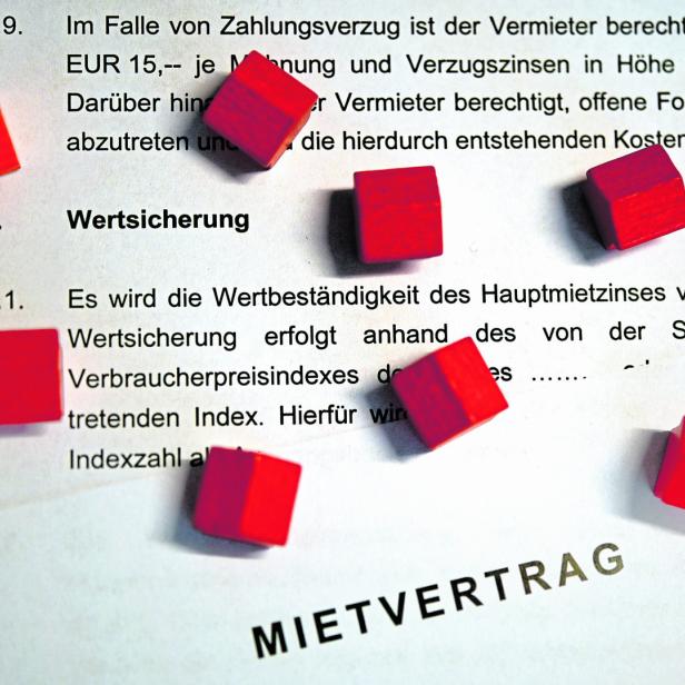 Ein Mietvertrag mit roten Häusern aus einem DKT-Spiel.