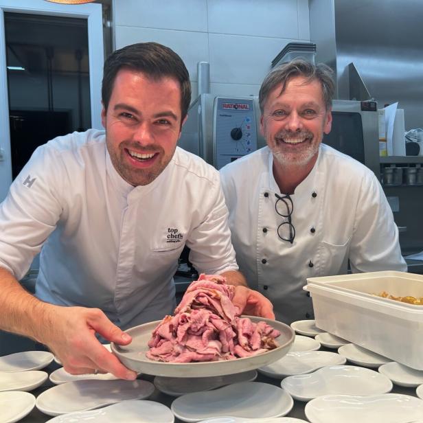Vater und Sohn schupften zur Eröffnung gemeinsam die Küche