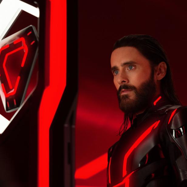 Jared Leto in der Hauptrolle als Ares.