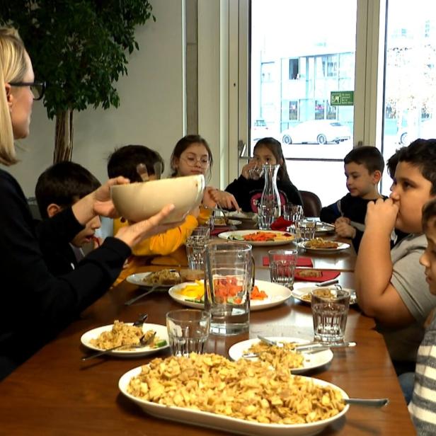 Schüler bei der Jause