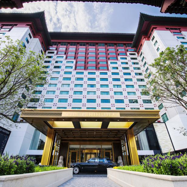 Der Eingang des "The Peninsula Beijing" Hotels