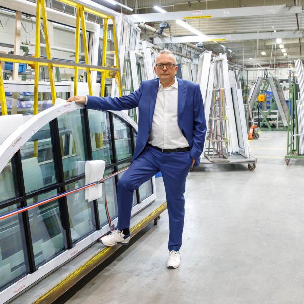 Christian Klinger, Miteigentümer der IFN-Holding, in der Produktion der Fenstermarke Internorm.