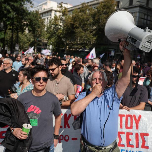 Greek trade unions hold one-day strike to protest extended working hours