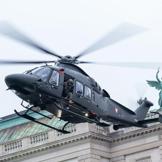 NATIONALFEIERTAG: ANLANDUNG AW169 "LION" HUBSCHRAUBER