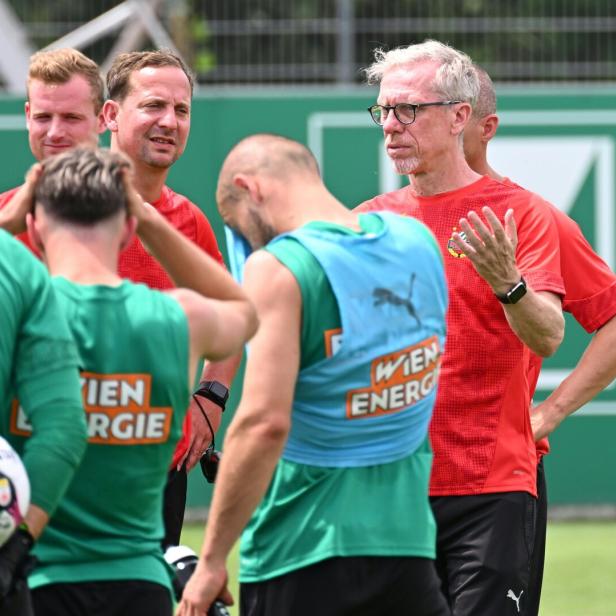 Rapid-Trainer Stöger (r.) und sein Team