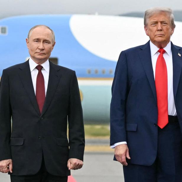 Trump und Putin vor der Air Force one