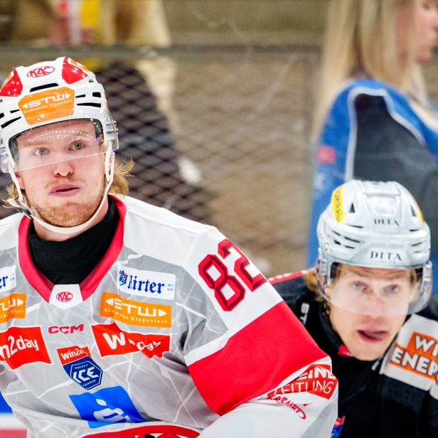 Die Eishockey-Spieler Nickl und Lanzinger im Zweikampf.