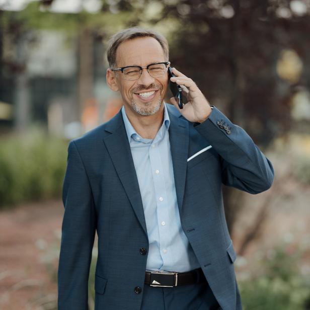 Mit der Gold Smart Chain bietet Oliver Antunovic mit der STANDARD IN GOLD GROUP eine krisensichere Investment-Lösung, um digital und sicher in Gold investieren zu können.