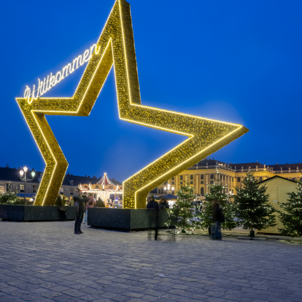 Stern erleuchtet auf einem Platz 