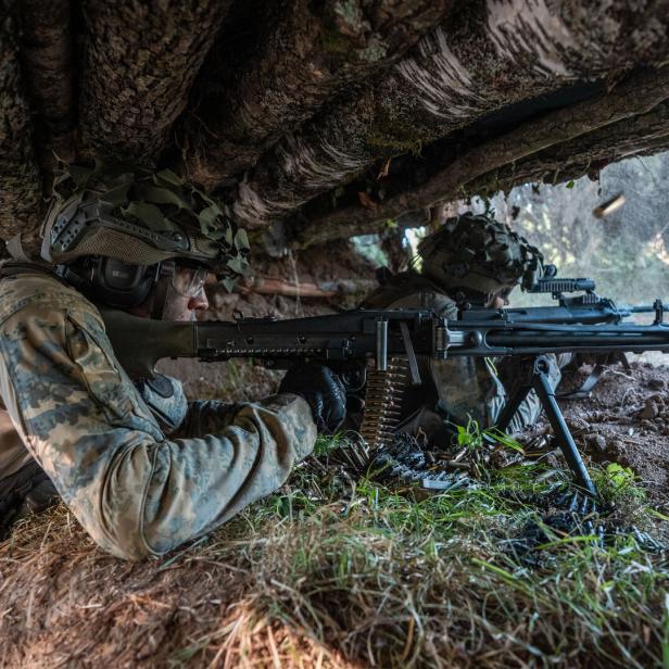 ++ THEMENBILD ++ ÜBUNG VERTEIDIGUNGSMINISTERIUM "SCHARFSCHIESSEN DER THERESIANISCHEN MILITÄRAKADEMIE BEI TAG"