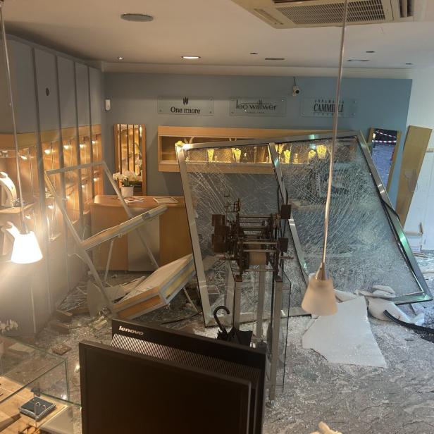 Bild der Verwüstung im Juweliergeschäft Figl im Zentrum von Tulln.