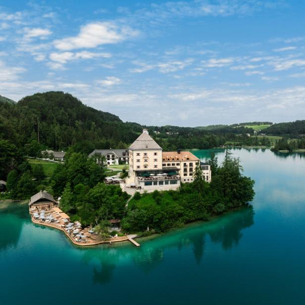Eine Aufnahme des Hotel Fuschl am traumhaften Fuschlsee