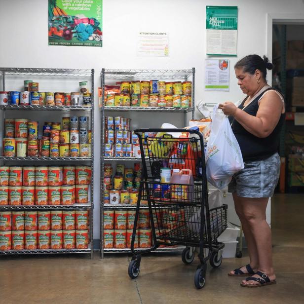 US-FOOD-BANKS-EXPECT-SURGE-OF-DEMAND-AS-SNAP-BENEFITS-SET-TO-EXP