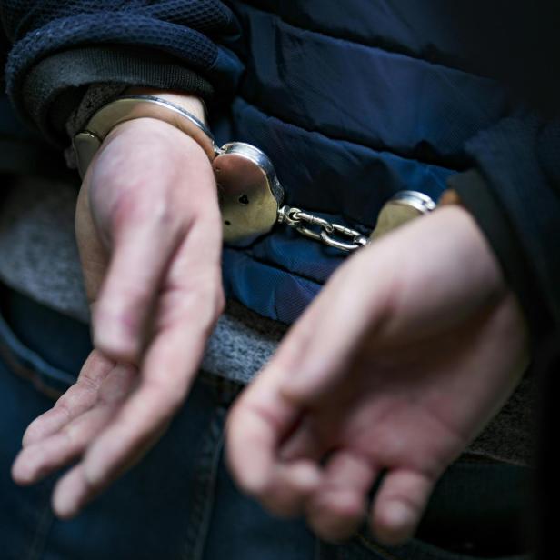 Handschellen angelegt