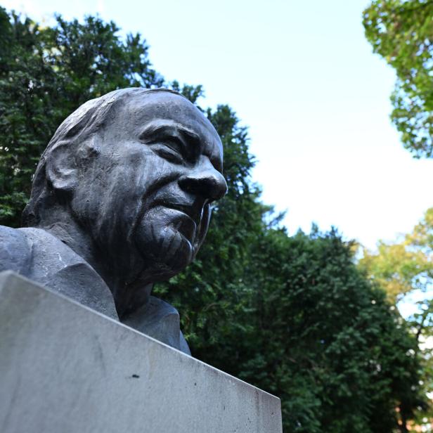 ++ THEMENBILD ++ HERMANN-GMEINER-PARK IN WIEN