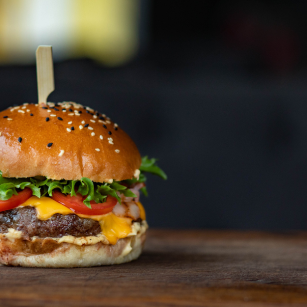 saftiger Cheese-Burger: Die besten Burger Lokale in Österreich