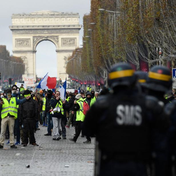 FILES-FRANCE-JUSTICE-TRIAL-POLICE-DEMONSTRATION