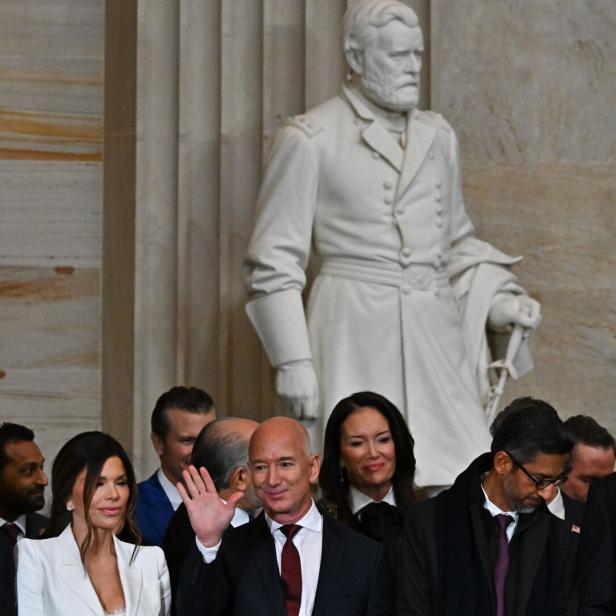 US Presidential Inauguration 2025: Zusehen sind von links Mark Zuckerberg, Jeff Bezos Partnerin, Jeff Bezos, Sundar Pichai und Elon Musk