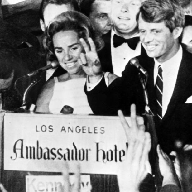 Das letzte Foto: Ethel und Robert Kennedy während seiner Wahlrede im Ambassador Hotel in Los Angeles. Wenige Minuten danach fielen die tödlichen Schüsse.