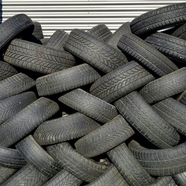 ++ THEMENBILD ++ AUTO / VERKEHR / SICHERHEIT / AUTOREIFEN / WINTER