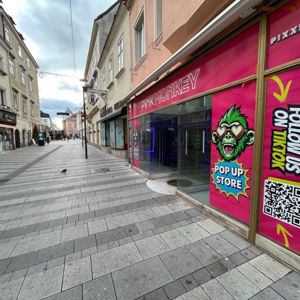 Ein Geschäftslokal mit rosaroter Fassade