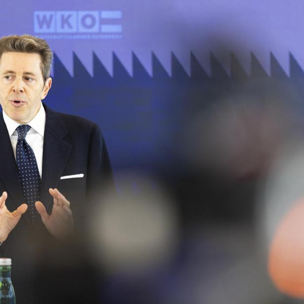 Harald Mahrer  legt sein Amt als OeNB-Präsident zurück, wenig später alle Ämter