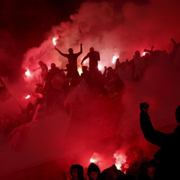 Fans von OGC Nizza zünden Pyrotechnik