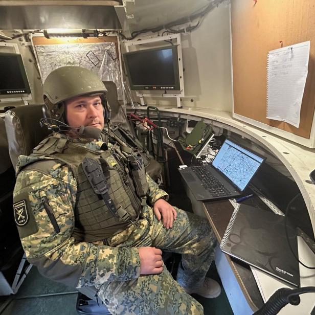 Die Panzerhaubitze M109 dient vor der Militärakademie als Gefechtsstand.