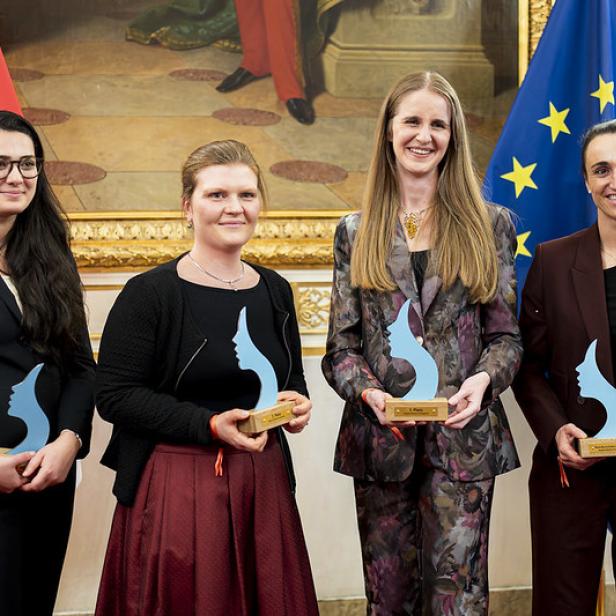 Die vier Preisträgerinnen bei der Vergabe