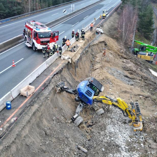 Hang neben der Autobahn abgerutscht