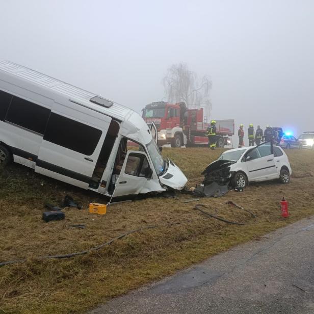Auto krachte in Klein-Lkw