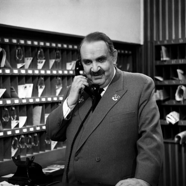 Hallo, Hotel Sacher ... Portier "Die Frau Kammers?§ngerin" =