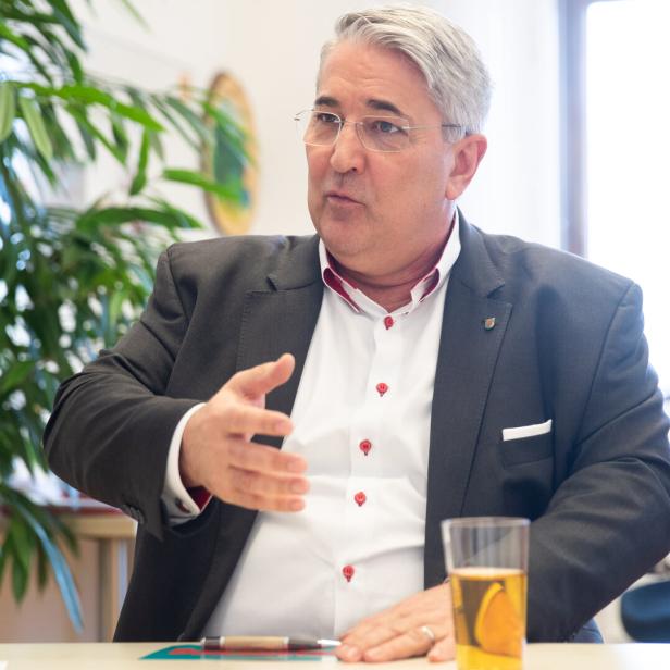 Ernst Nevrivy,Josef Taucher