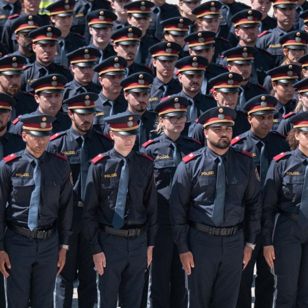 ++ THEMENBILD ++ ANGELOBUNG VON POLIZISTEN UND POLIZEISCHÜLERN