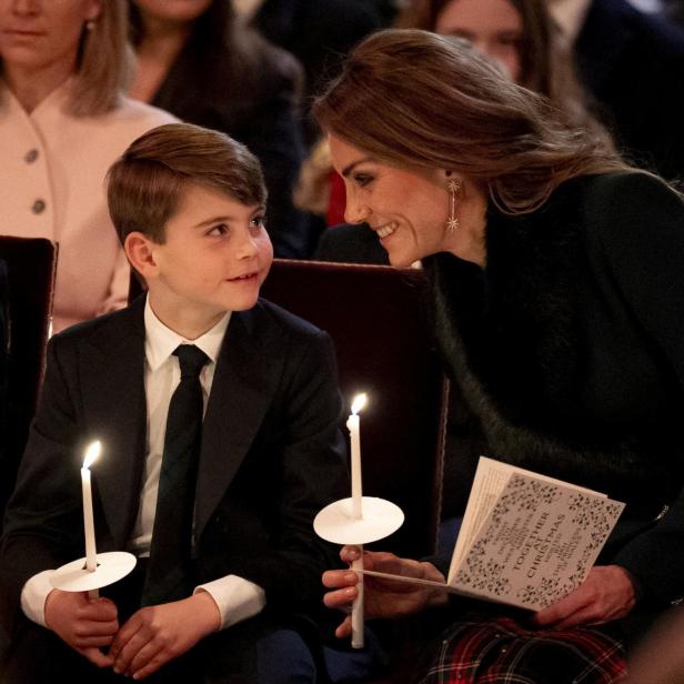 Prinzessin Kate und Prinz Louis festlich gekleidet in der Westminster Abbey