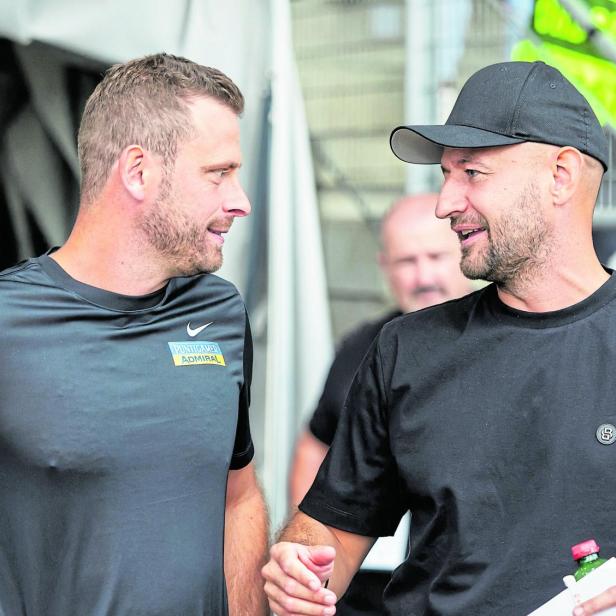 Sturm-Trainer Säumel steht neben Austria-Trainer Helm