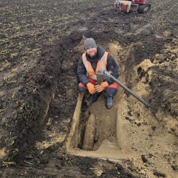 Experte mit Weltkriegsgranate