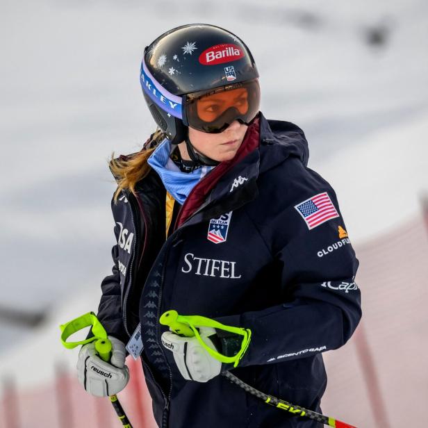 Mikaela Shiffrin bei einer Streckenbesichtigung.