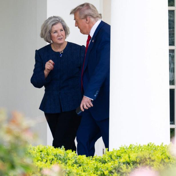 Die Stabschefin des Weißen Hauses, Susie Wiles, mit US-Präsident Donald Trump