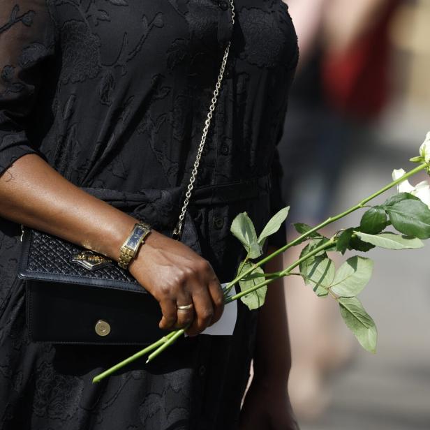 AMOKLAUF IN GRAZ: OFFIZIELLE TRAUERFEIERLICHKEIT DER STADT GRAZ: TRAUERNDE