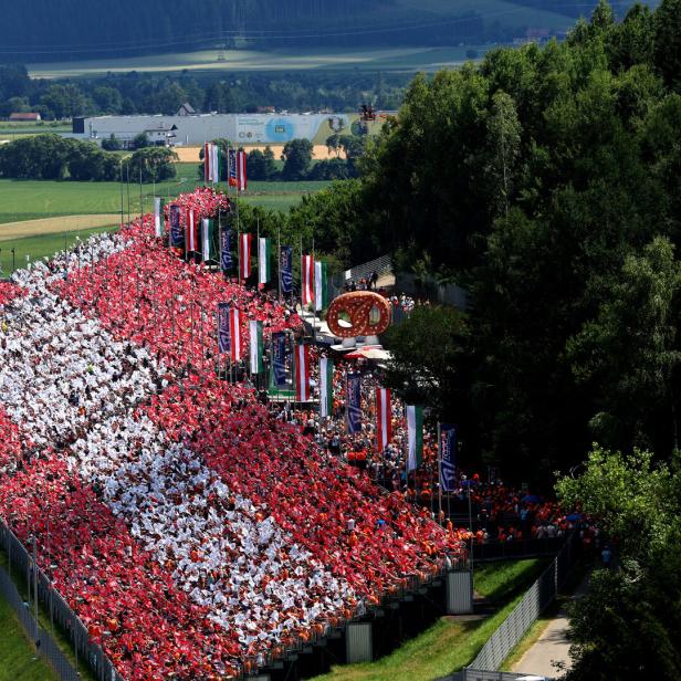 Rot-weiß-rote Menschen