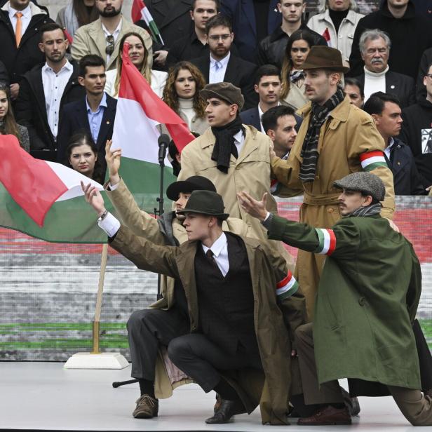 Ungarns Aufstand gegen die Sowjetunion 1956 prägt bis heute die ungarische Identität: Schauspieler spielen den Aufstand anlässlich der Feierlichkeiten des Jahrestags am 23. Oktober 2025 nach.