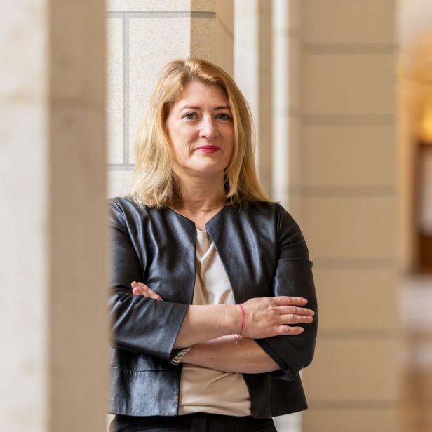 Bettina Emmerling, Neos