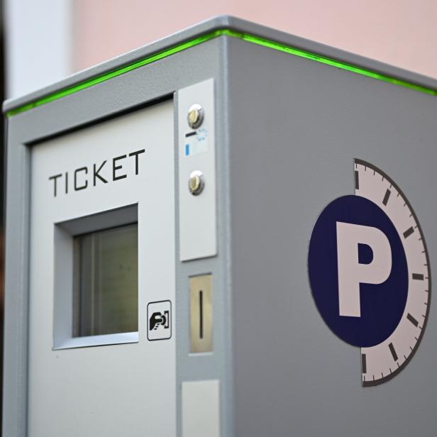 ++ THEMENBILD ++ PARKEN / PARKGEBÜHREN / PARKSCHEIN / AUTO / MOBILITÄT / PARKSCHEINAUTOMAT / GEBÜHREN / KURZPARKZONE