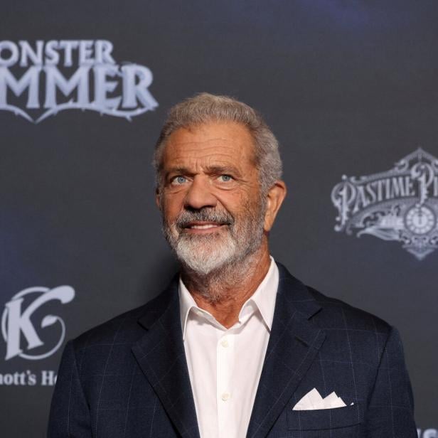 FILE PHOTO: Mel Gibson's right to own a gun restored by Justice Department, NYT reports