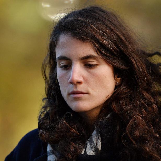 Kennedy-Enkelin Tatiana Schlossberg mit langen braunen Haaren